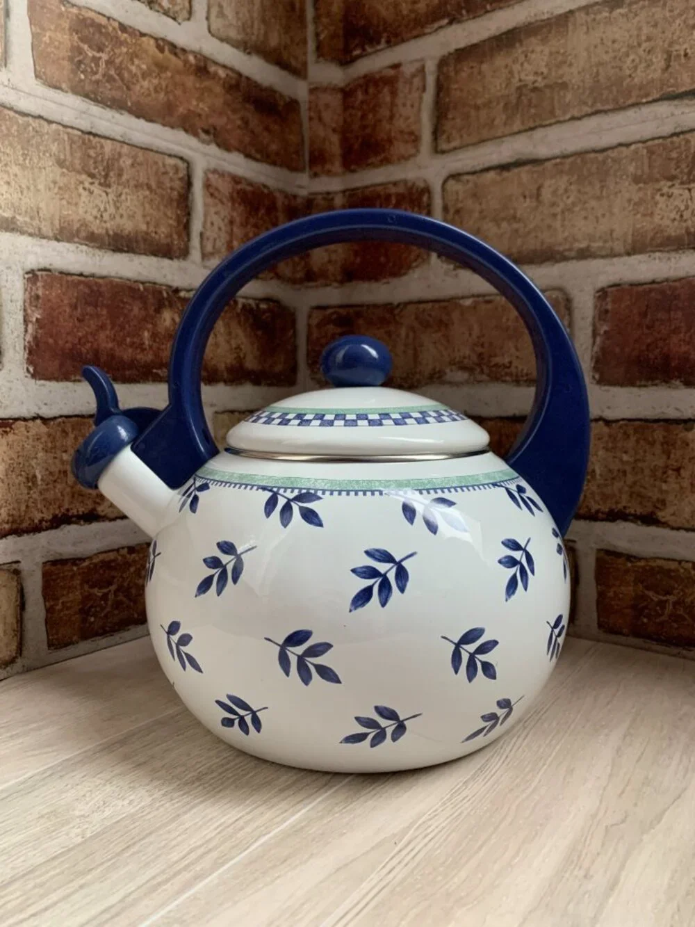 VILLEROY & BOCH SWITCH 3 ENAMEL TEA KETTLE  W/BOX